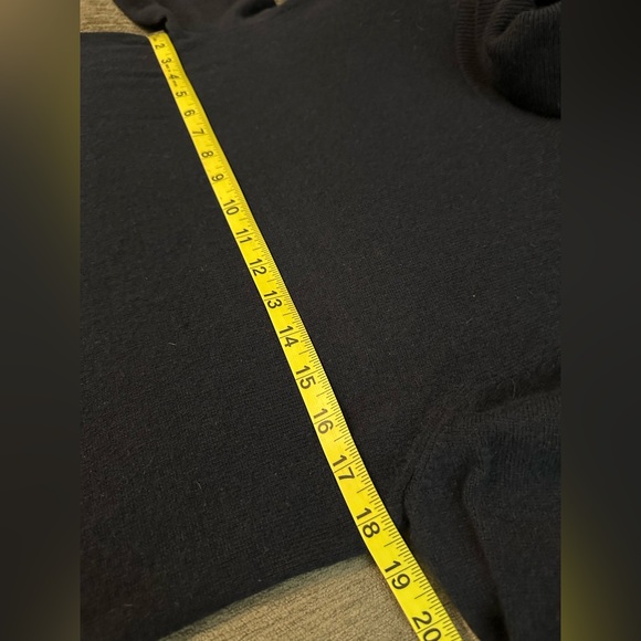 Neiman Marcus 100% Cashmere Turtleneck
Long Sleeve Sweater Large - Picture 9 of 9